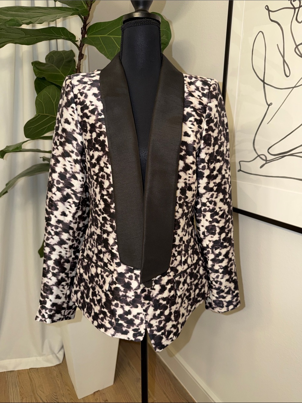 Rachel Zoe Black & White Printed Blazer with Satin Lapel (Size 6)